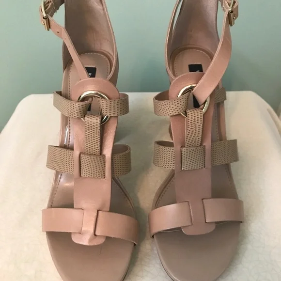 White House Black Market Grommet Detail Sandal 8 - Picture 4 of 9